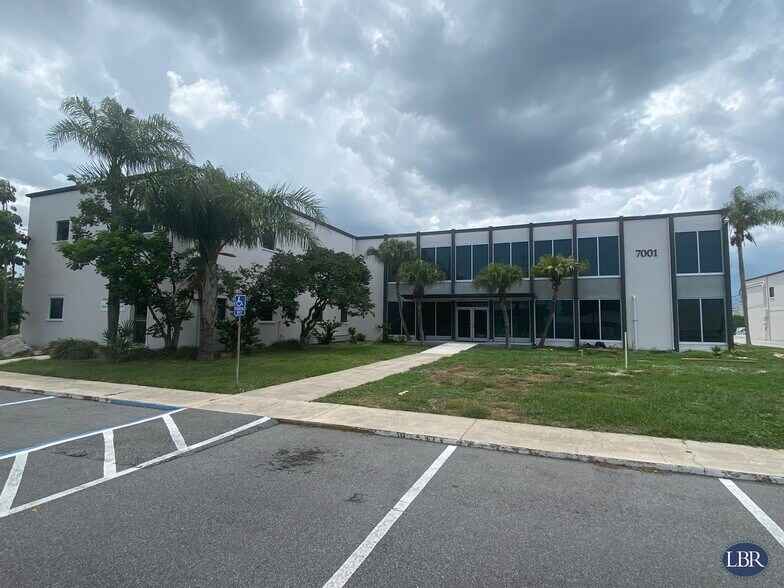 7001 N Atlantic Ave, Cape Canaveral, FL à louer - Photo du bâtiment - Image 2 de 3