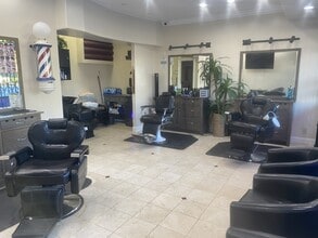 19458 Ventura Blvd, Tarzana, CA for lease Interior Photo- Image 2 of 2