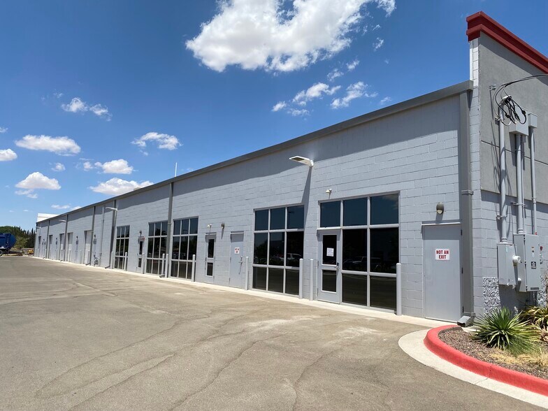 5951 Luckett Ct, El Paso, TX à louer - Photo du bâtiment - Image 3 de 9