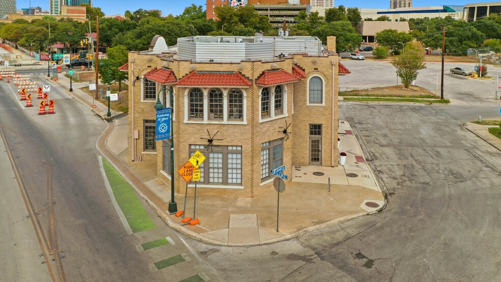 604 S Alamo St, San Antonio, TX à louer - Photo du bâtiment - Image 2 de 27