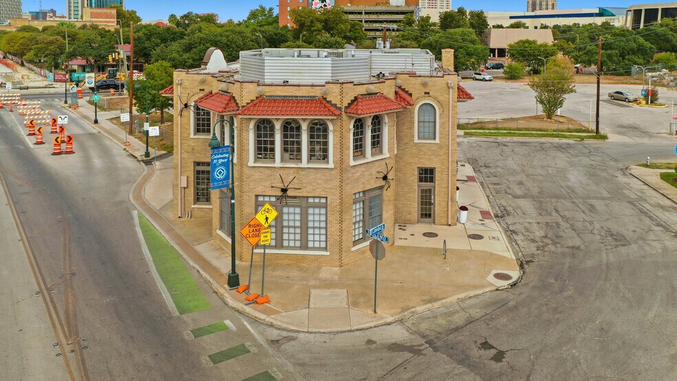 604 S Alamo St, San Antonio, TX à louer - Photo du bâtiment - Image 3 de 27