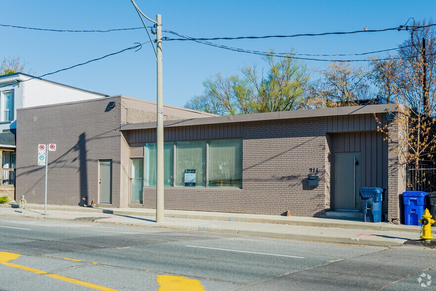 914 Eastern Ave, Toronto, ON à vendre - Photo du bâtiment - Image 3 de 3