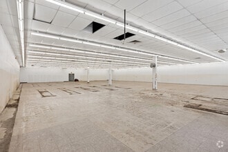 15700-15710 Jefferson Davis Hwy, Colonial Heights, VA for lease Interior Photo- Image 2 of 8