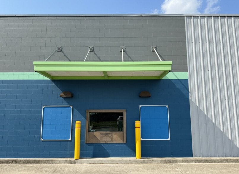 1514 Sampson St, Westlake, LA for sale - Building Photo - Image 2 of 23