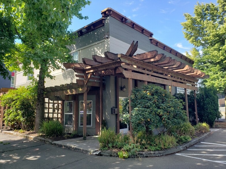 11222 Roosevelt Way NE, Seattle, WA for sale - Building Photo - Image 2 of 3