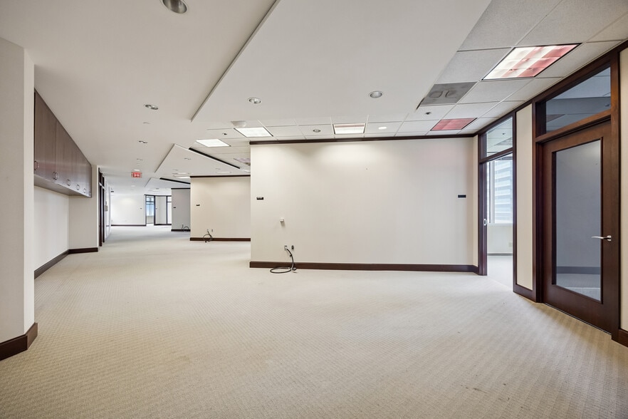 580 Westlake Park Blvd, Houston, TX for lease - Interior Photo - Image 3 of 31