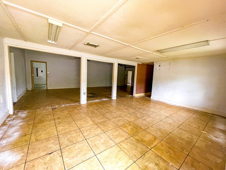 2305 N Main St, Vidor, TX for sale - Interior Photo - Image 3 of 27