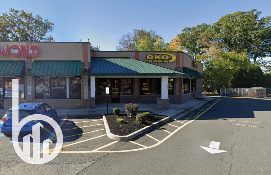 1009 Saint Georges Ave, Colonia, NJ à louer - Photo du bâtiment - Image 3 de 4