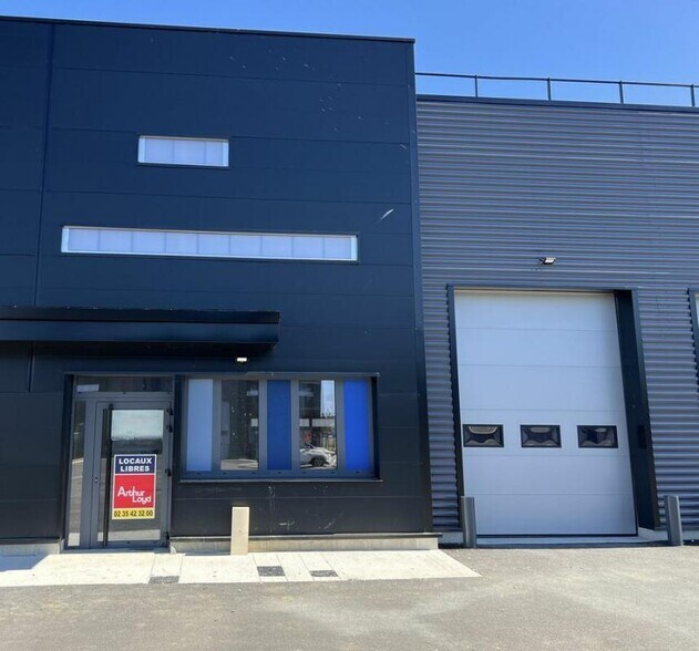 Flex in Le Havre for lease - Building Photo - Image 1 of 4