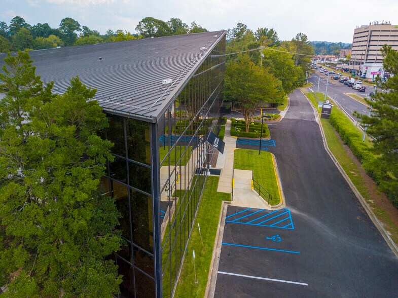 2700 Rogers Dr, Birmingham, AL à louer - Photo du bâtiment - Image 3 de 7