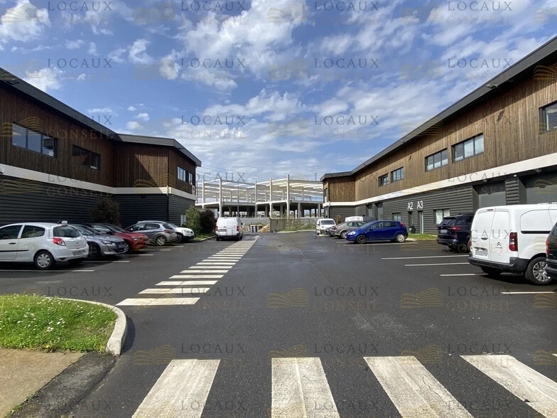 Flex in Cormeilles-en-Parisis for lease - Building Photo - Image 2 of 6