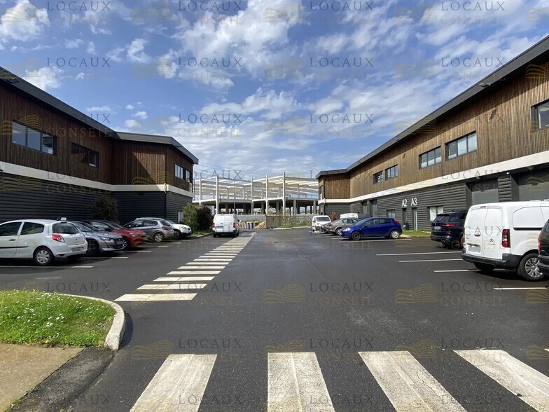 Flex dans Cormeilles-en-Parisis à louer - Photo du bâtiment - Image 2 de 6