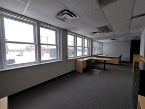 5441-5471 Av Royalmount, Mont-Royal, QC for lease Interior Photo- Image 1 of 9