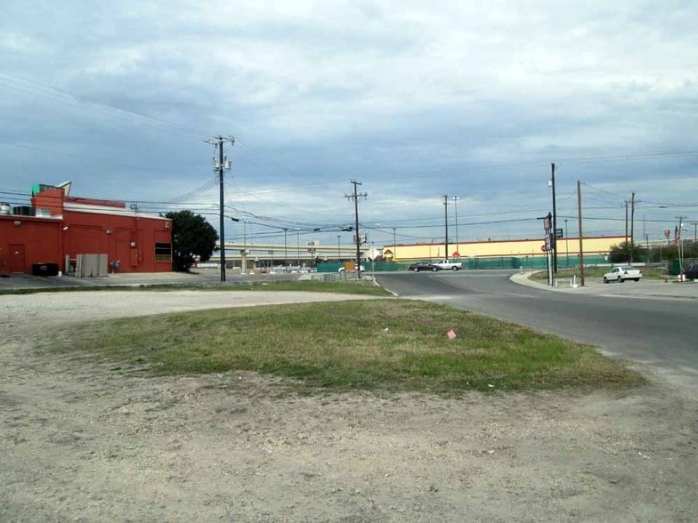 4921 NW Industrial Dr, Leon Valley, TX for lease - Building Photo - Image 1 of 14