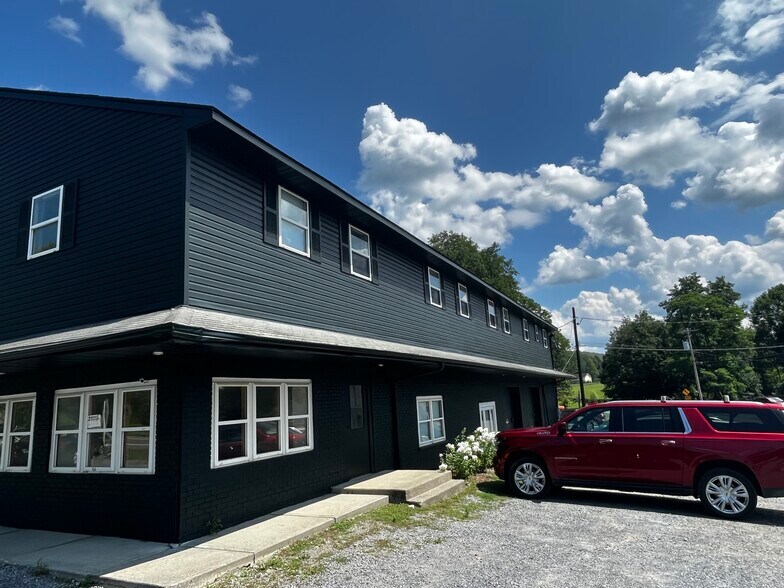 3700 US-44, Millbrook, NY à louer - Photo du bâtiment - Image 1 de 4