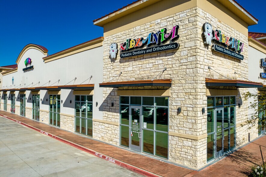 26785 E University Dr, Aubrey, TX à louer - Photo du bâtiment - Image 3 de 4