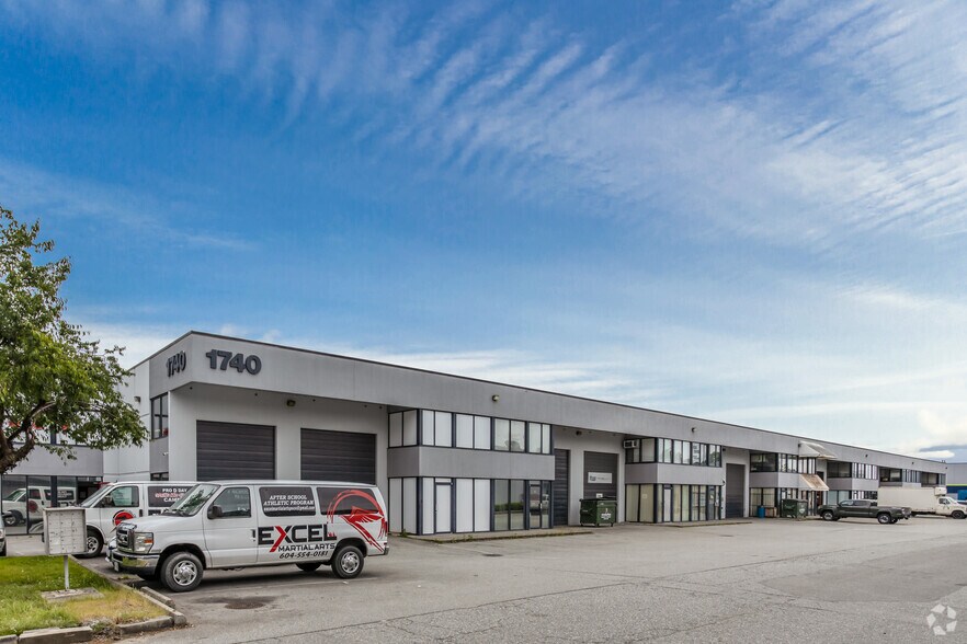 1740 Broadway St, Port Coquitlam, BC à louer - Photo du bâtiment - Image 3 de 5
