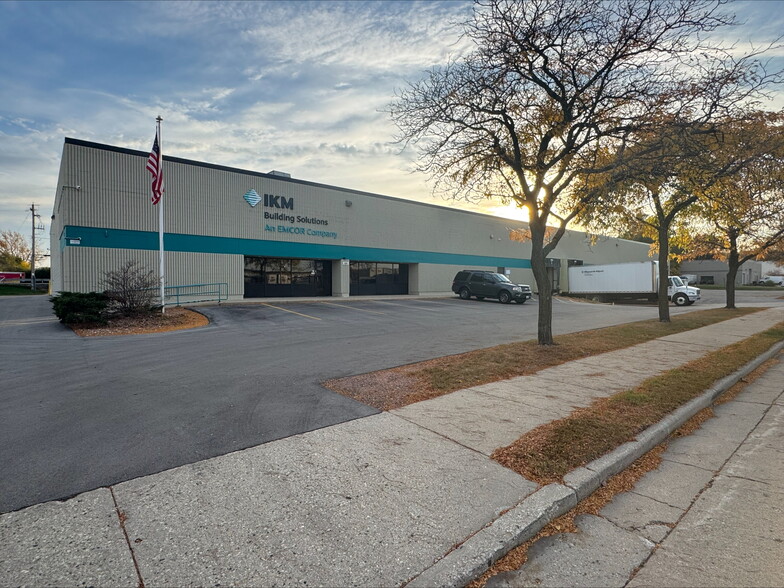 11217 W Becher St, Milwaukee, WI for lease - Building Photo - Image 1 of 11