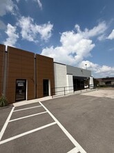 11861-11865 Westline Industrial Dr, Saint Louis, MO for lease Building Photo- Image 2 of 5