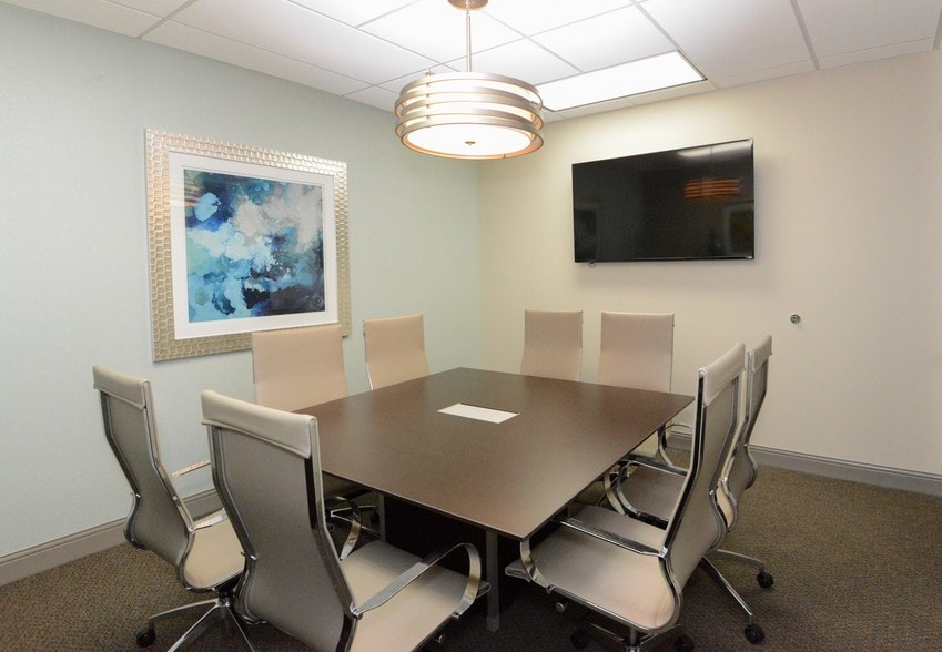 3903 Northdale Blvd, Tampa, FL for lease - Interior Photo - Image 3 of 46