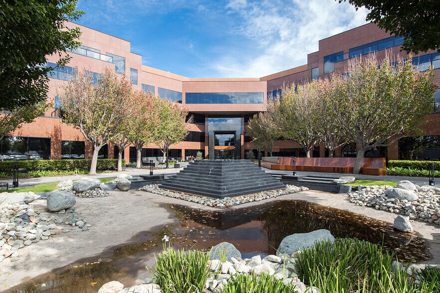 2050 W 190th St, Torrance, CA à louer - Photo du bâtiment - Image 3 de 14