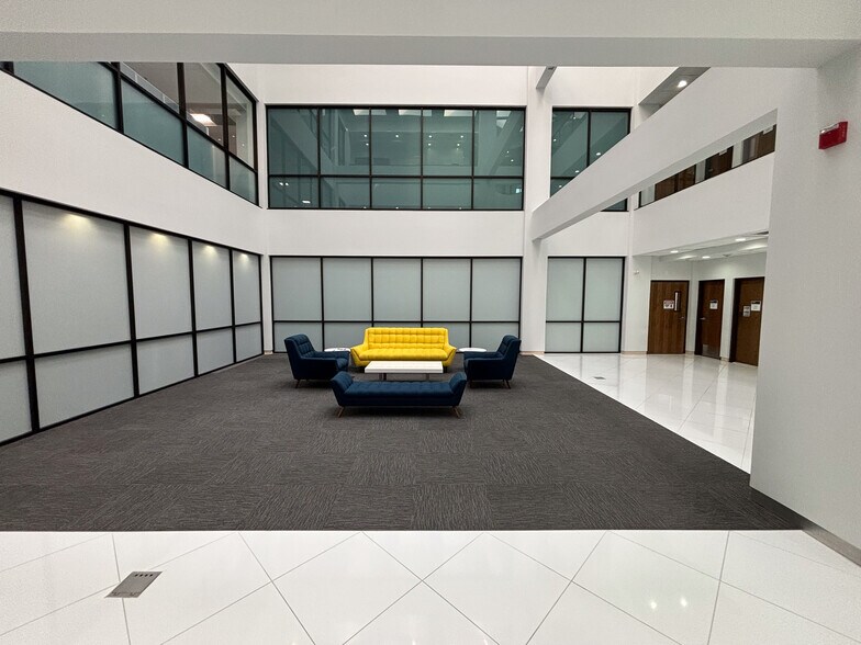 881 Elkridge Landing Rd, Linthicum, MD à louer - Hall d’entrée - Image 3 de 7