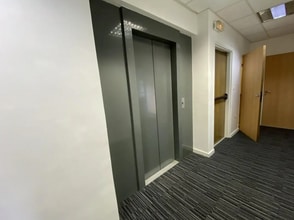 Office in Clichy for lease Interior Photo- Image 2 of 9
