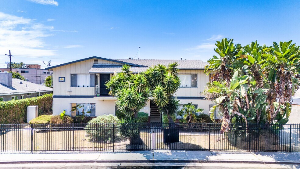 2027 S Ridgeley Dr, Los Angeles, CA à vendre - Photo du bâtiment - Image 2 de 11