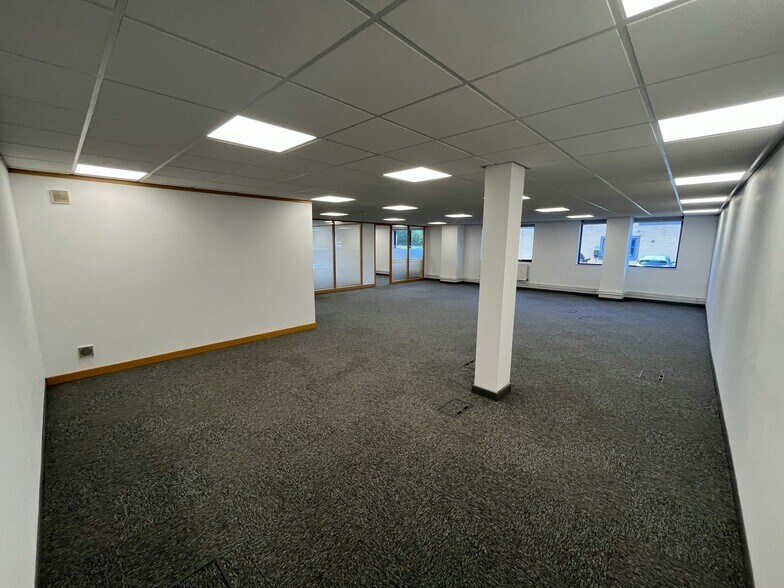 Pacific Rd, Altrincham à louer - Photo du bâtiment - Image 3 de 8