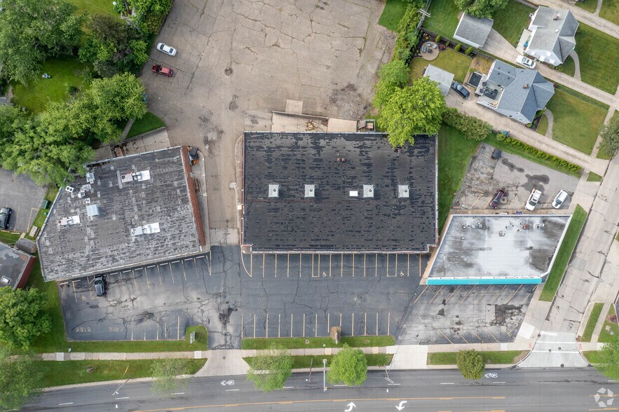 6477 Pearl Rd, Parma Heights, OH à louer - Photo du bâtiment - Image 2 de 3