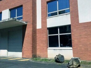 Flex in Chevilly-Larue for lease Building Photo- Image 1 of 5