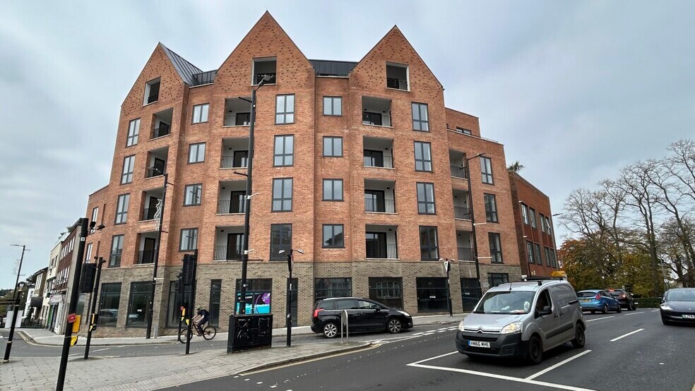 141-147 High St, Brentwood à louer - Photo du bâtiment - Image 2 de 6