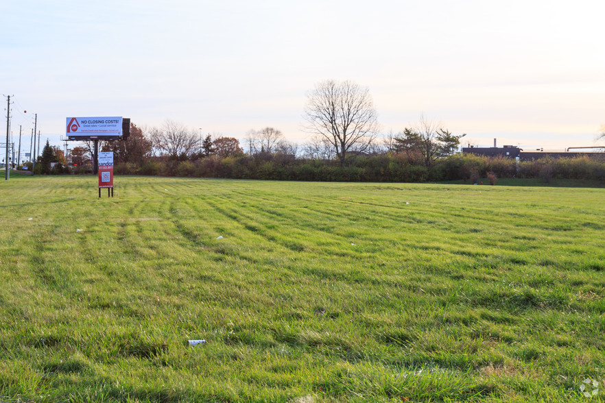 7355 E 96th St, Indianapolis, IN for lease - Building Photo - Image 3 of 4