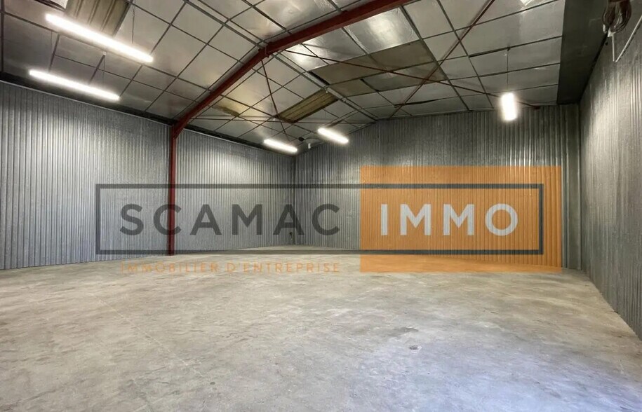 Office in Neuilly-Plaisance for lease - Primary Photo - Image 1 of 9