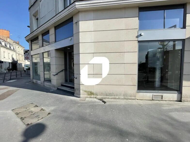 Commerce de détail dans Reims à louer - Photo du bâtiment - Image 2 de 5