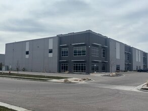 351 W 3100 N, Hyde Park, UT for lease Interior Photo- Image 1 of 9