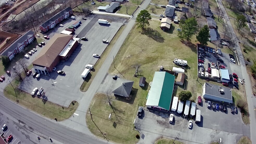 1106 S Water Ave, Gallatin, TN à louer - Photo du bâtiment - Image 2 de 2