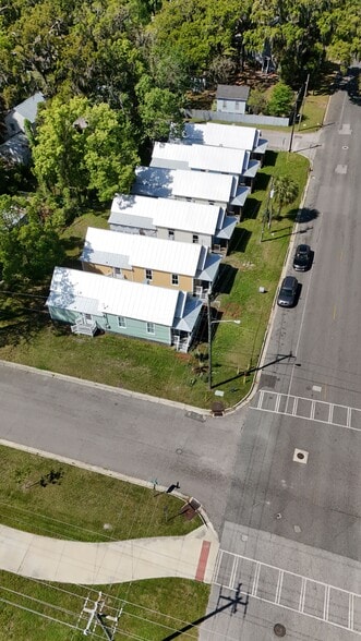 The Lovers Oak Cottages portfolio of 6 properties for sale on LoopNet.ca - Aerial - Image 2 of 35