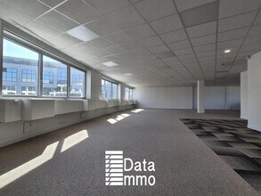 1 Rue Monge, Noisy-le-Grand for lease Building Photo- Image 2 of 7