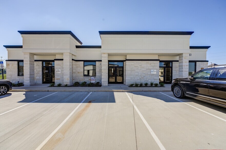 Bureau dans Sugar Land, TX à vendre - Photo du bâtiment - Image 2 de 49