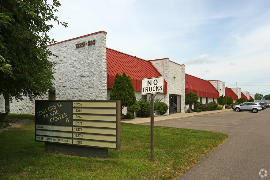 12251-12283 Universal Dr, Taylor, MI for lease - Building Photo - Image 3 of 5