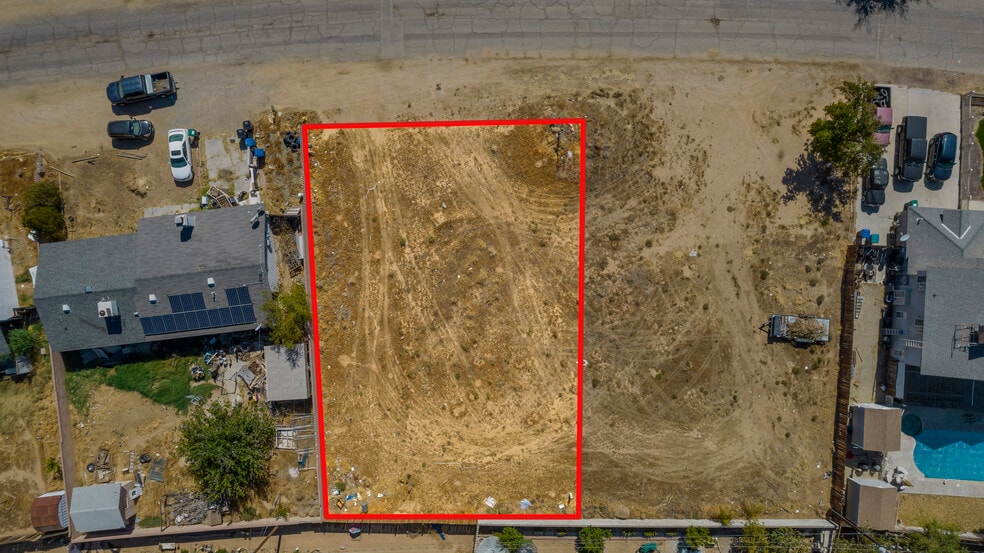 8837 Holly Ave, California City, CA à vendre - Photo du bâtiment - Image 2 de 7