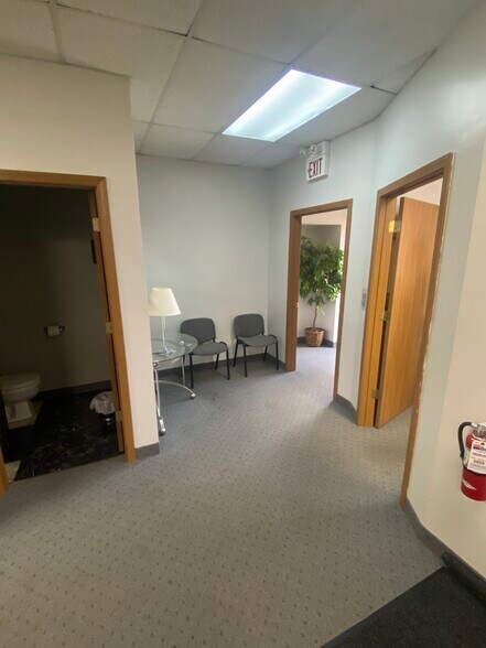 2248 E Enterprise Pky, Twinsburg, OH à vendre - Photo intérieure - Image 2 de 13