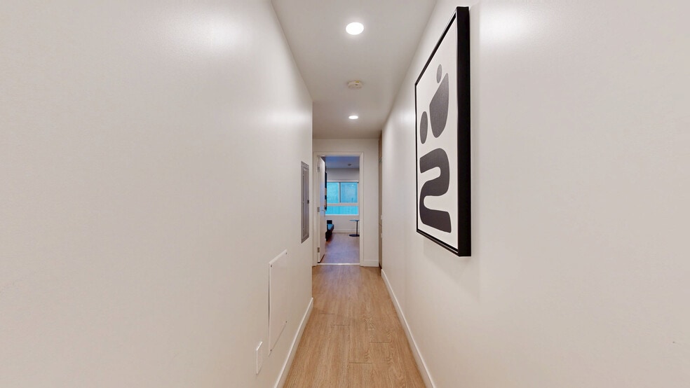 1427 Barry Ave, Los Angeles, CA for sale - Matterport 3D Scan - Image 3 of 10