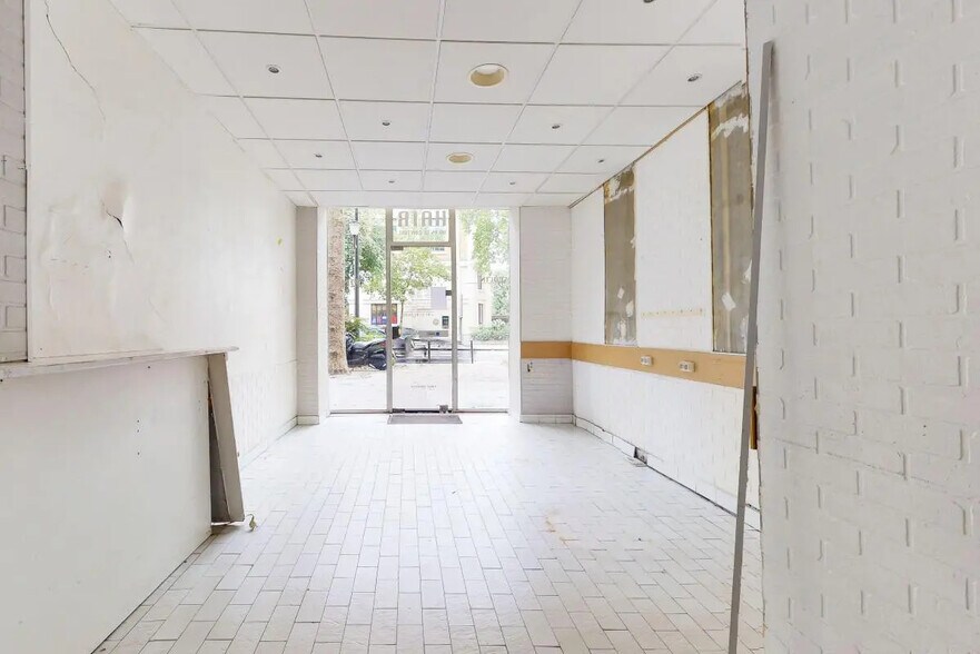 Retail in Paris for lease - Building Photo - Image 2 of 5