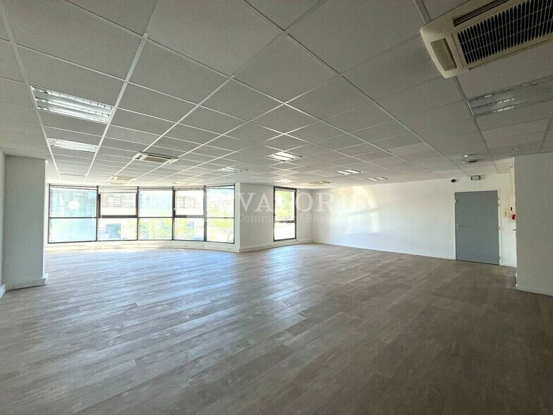 Office in Aix-en-Provence for lease - Building Photo - Image 3 of 9