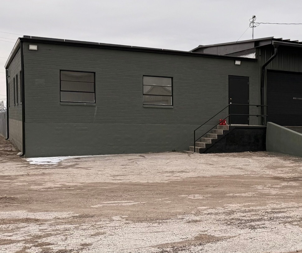 2011 Hull Ave, Des Moines, IA for lease Primary Photo- Image 1 of 15