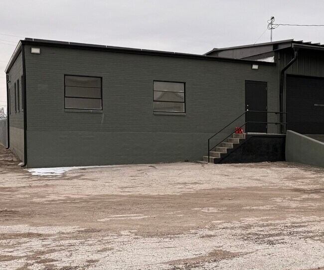 Plus de détails pour 2011 Hull Ave, Des Moines, IA - Bureau à louer