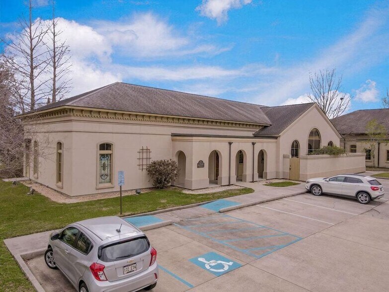 5015 Bluebonnet Blvd, Baton Rouge, LA à louer - Photo du bâtiment - Image 2 de 12