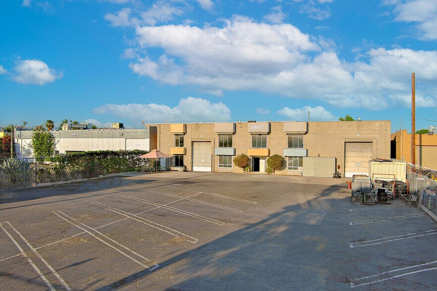 6846 Valjean Ave, Van Nuys, CA for sale - Building Photo - Image 3 of 16